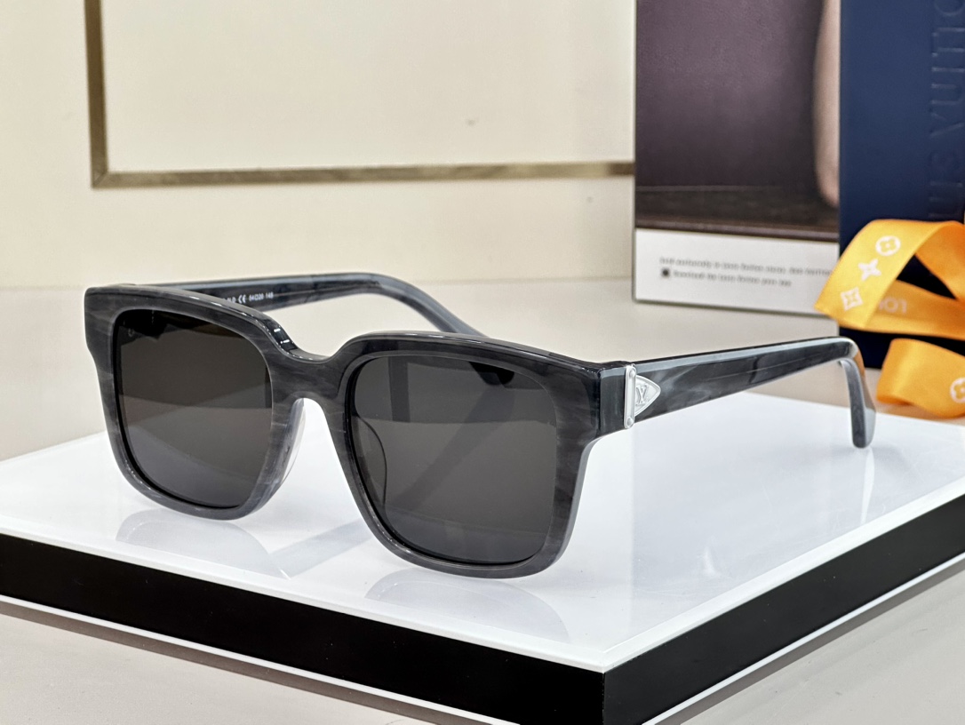 LOUIS VUITTON Glide Sunglasses