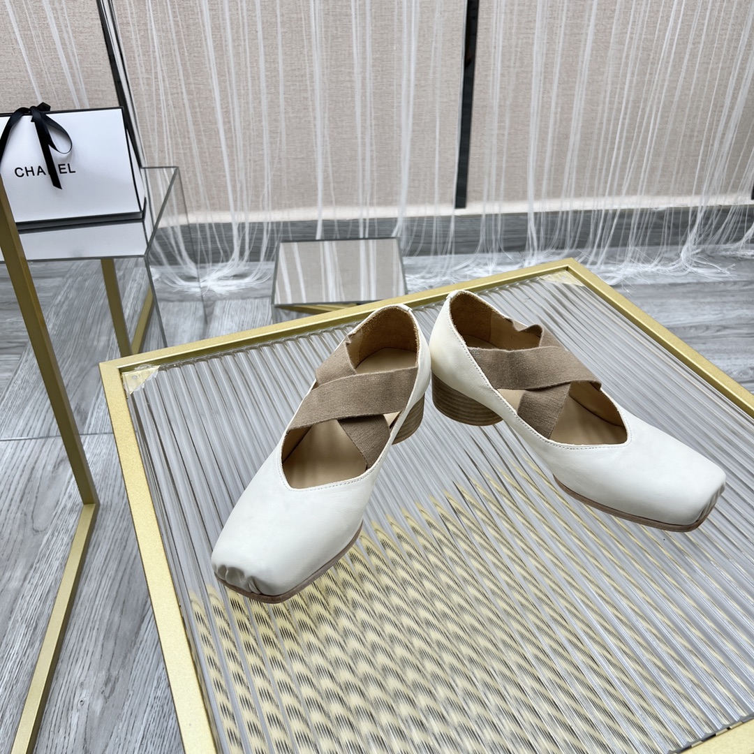 𝐔𝐌𝐀 𝐖𝐀𝐍𝐆｜𝟐𝟎𝟐𝟑/𝐒𝐒 𝐧𝐞𝐰  UMA WANG classic models retro do old ballet shoes