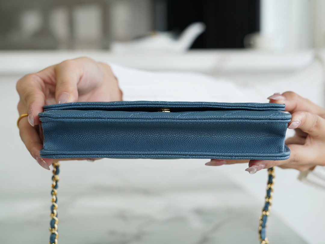 Chanel 𝑾𝒐𝒄 Furry bag entrance classic 𝑾𝒐𝒄𝒄𝒄𝑾𝒐𝒐𝒄 (magnetic buckle) (calfskin) haze blue