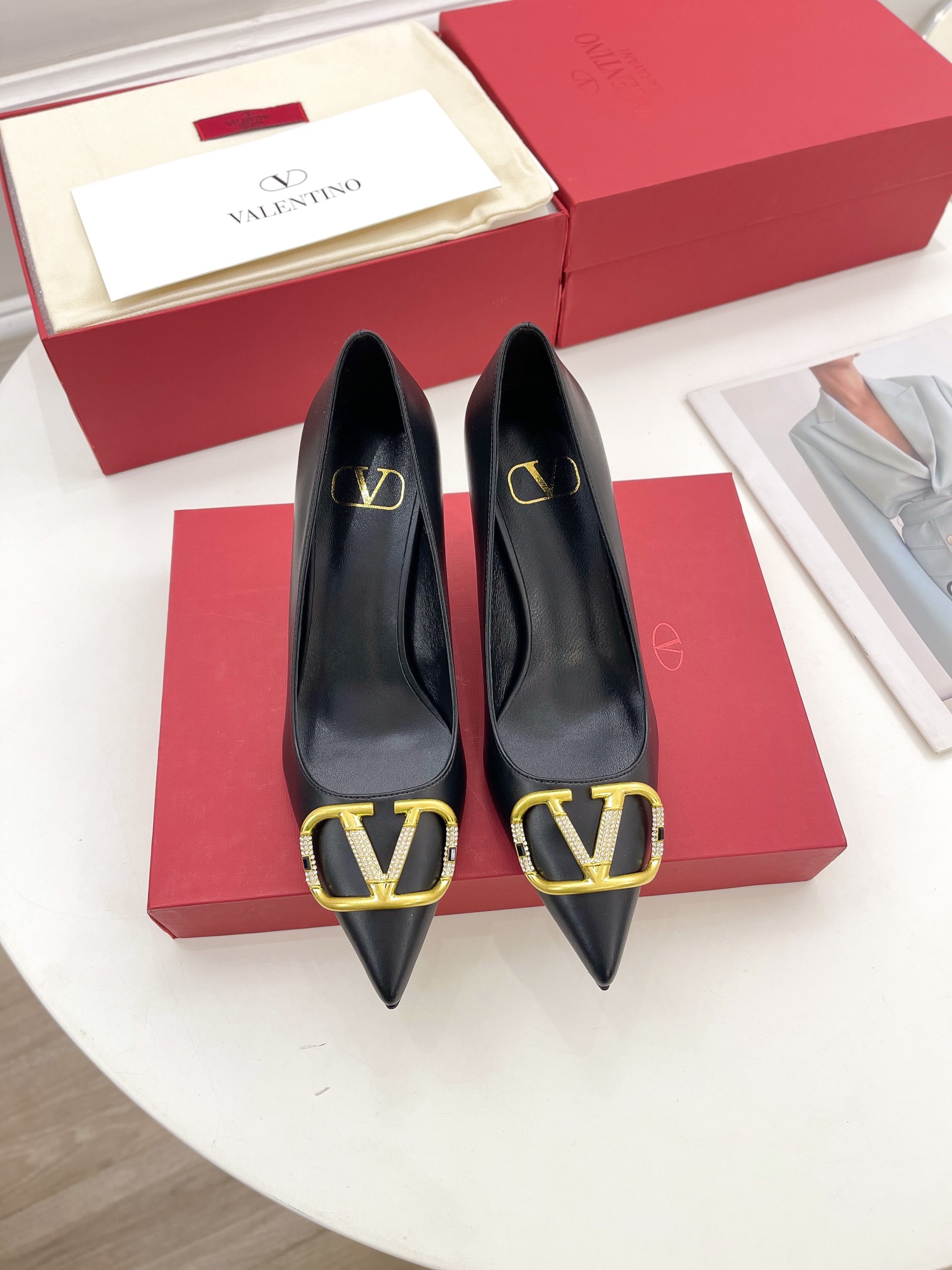 【Valentino】𝟐𝟎𝟐𝟏/𝐒𝐒 𝐧𝐞𝐰 Valentino 2022 spring and summer new large V diamond buckle high heels on the new