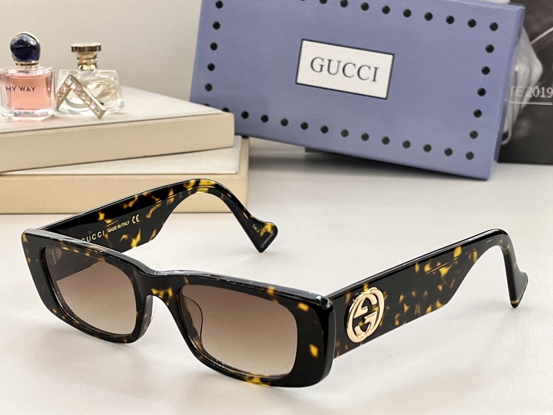 GUCCI GG0516S