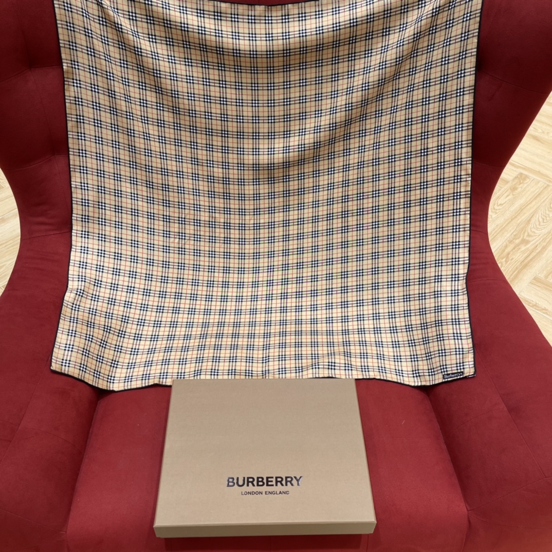 Burberry Perpetual Check 100% silk twill