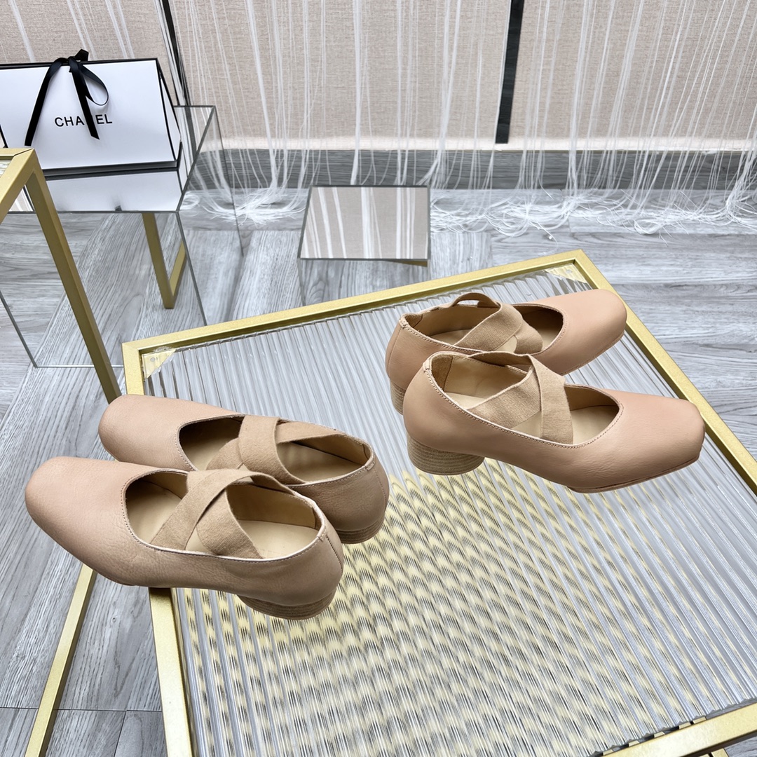 𝐔𝐌𝐀 𝐖𝐀𝐍𝐆｜𝟐𝟎𝟐𝟑/𝐒𝐒 𝐧𝐞𝐰  UMA WANG classic models retro do old ballet shoes