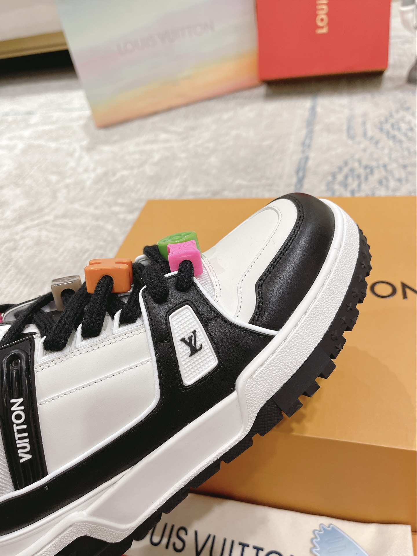 Louis Vuitton couple models DIY buckle sneakers sneakers