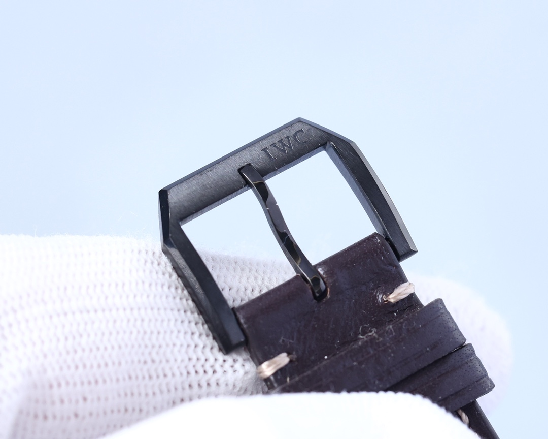 IWC- The line staff series lW5127537 movement automatic mechanical Swiss machine 2824 316 stainless steel