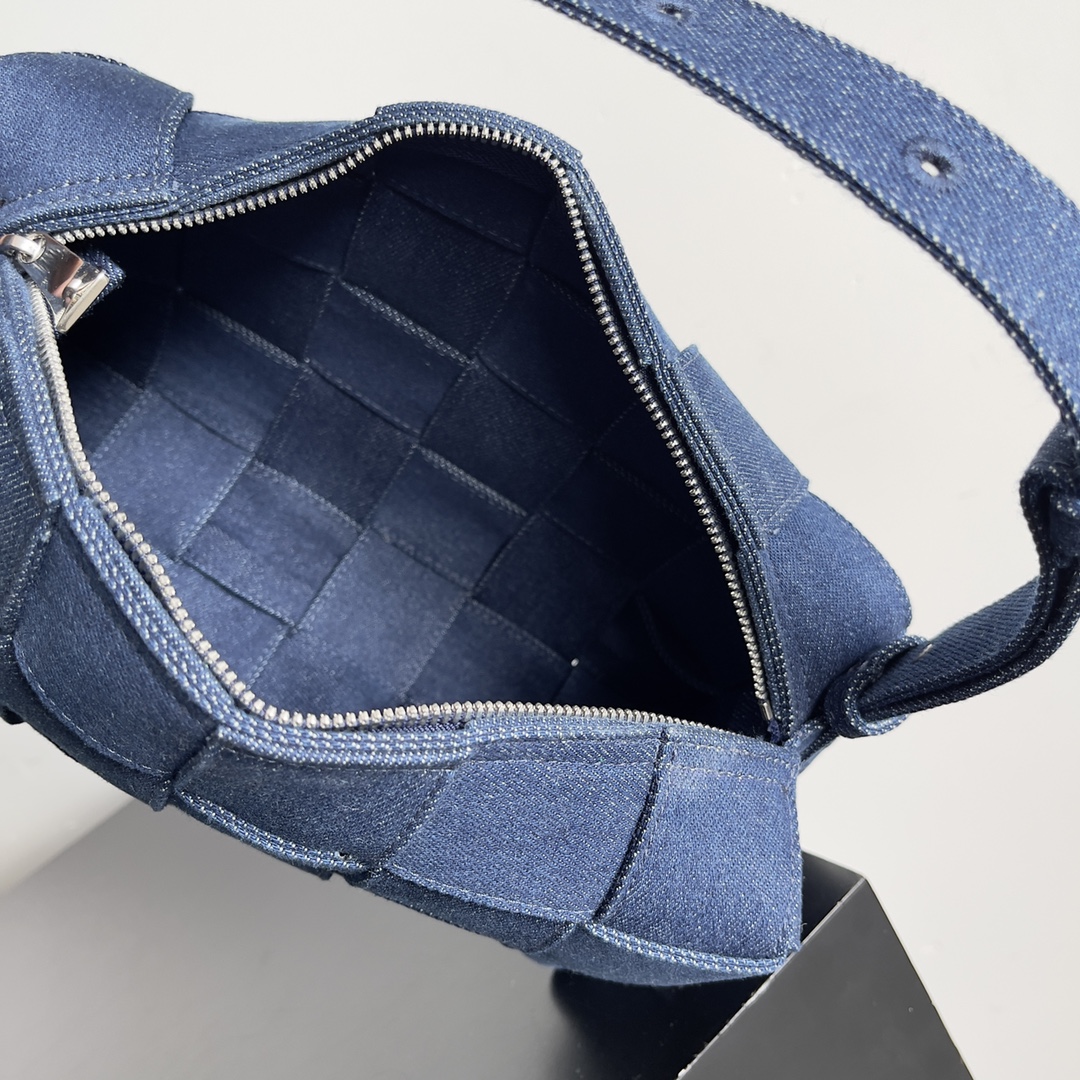 Bottega Veneta BV New six compartment underarm bag #709360