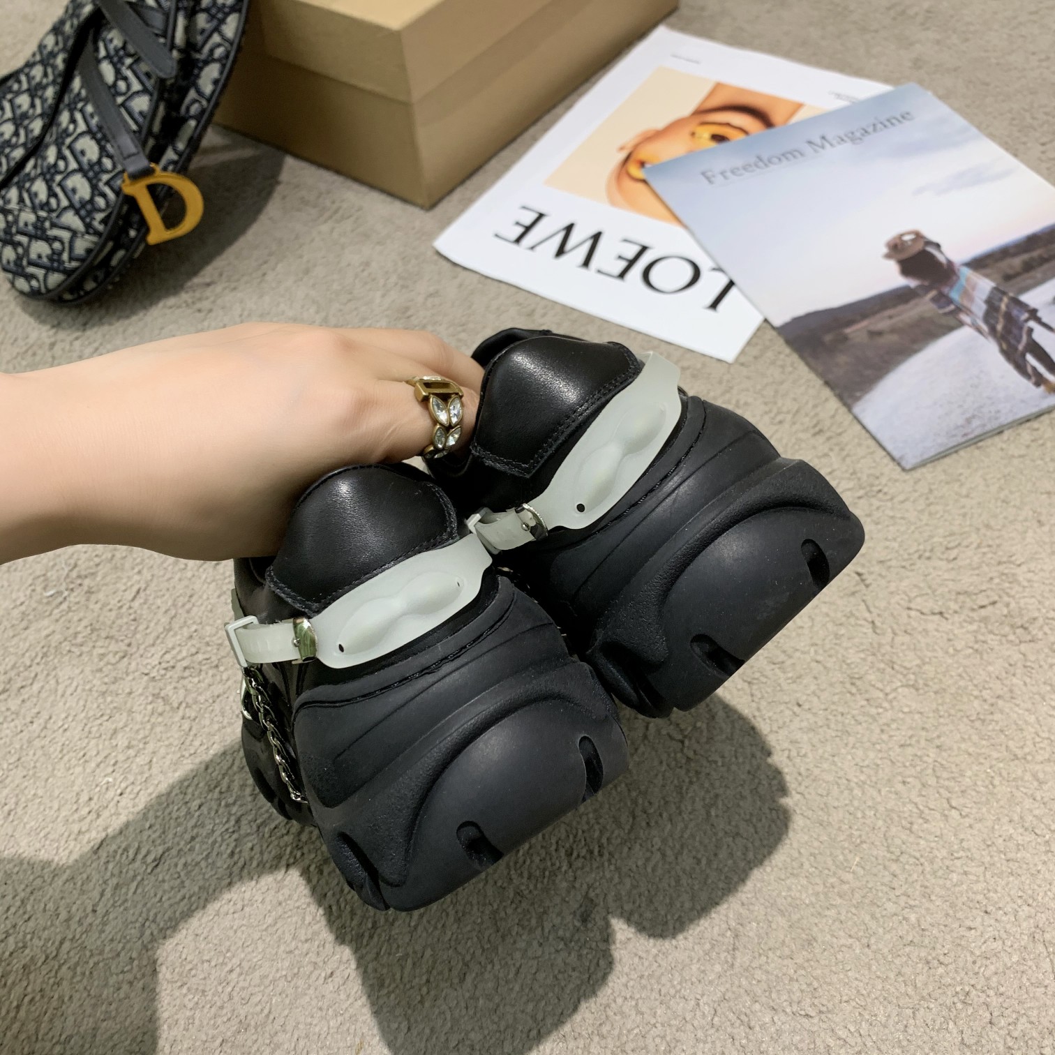𝐑𝐨𝐫𝐧𝐧𝐢𝐢 ｜2020FW new sneakers upper with silk cowhide upper Sheepskin lining