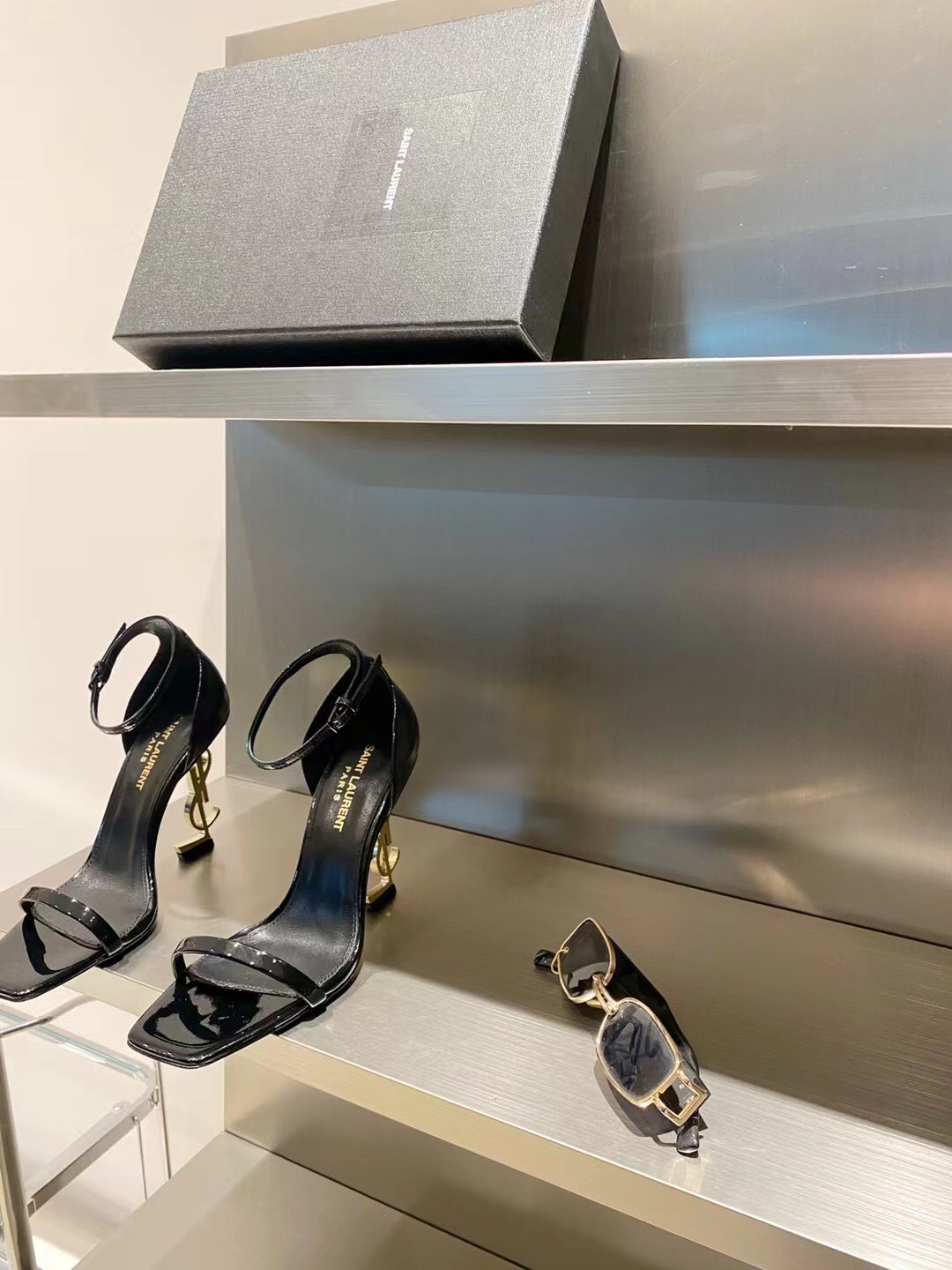 𝙎𝙖𝙞𝙣𝙩 𝙇𝙖𝙪𝙧𝙚𝙣𝙩 | 𝟐𝟎𝟐𝟏/𝐒𝐒 𝐧𝐞𝐰 YSL｜A beautiful classic Alphabet high-heeled sandals