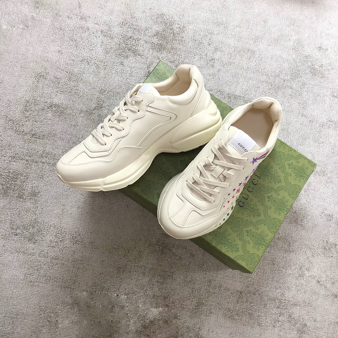 Gucci Pops This collection has a lot of flora and fauna elements Original material