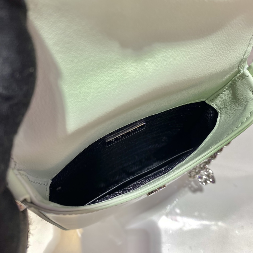 𝐏𝐑𝐀𝐃𝐀  New mobile phone bag 1BH185