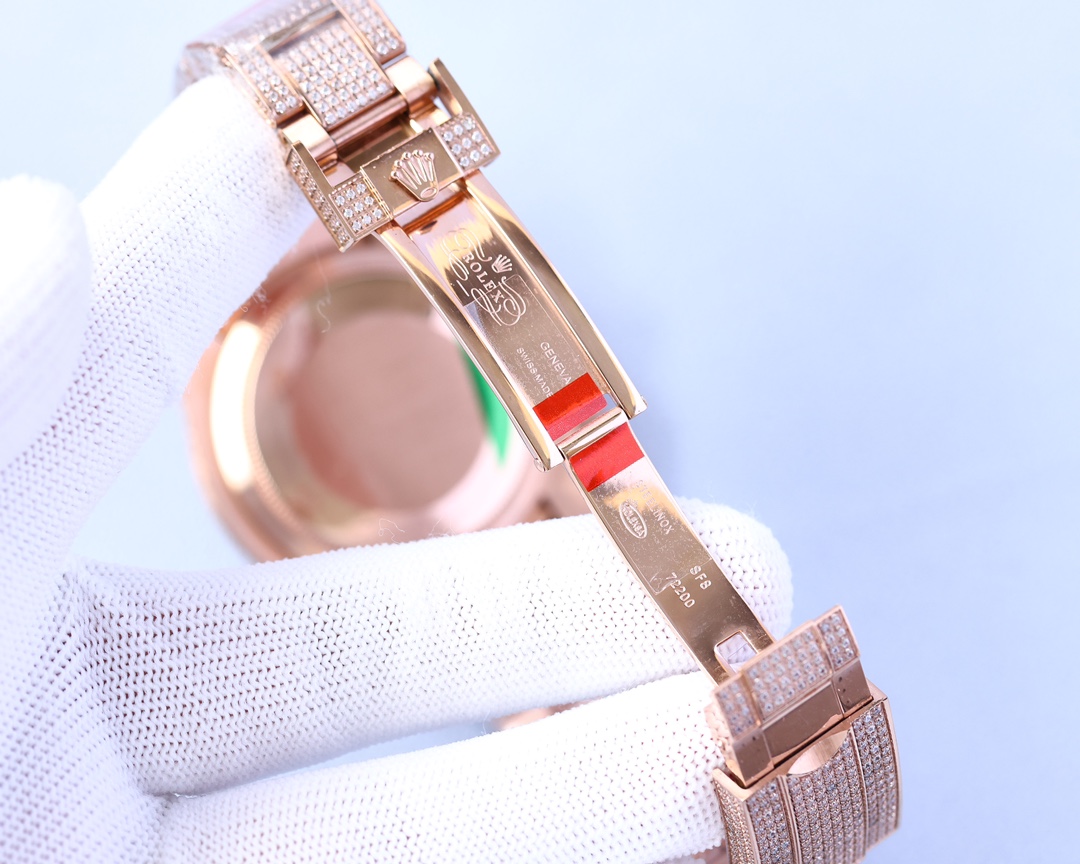 Rolex Cosmic Chronograph Daytona Gypsophila 40 Series