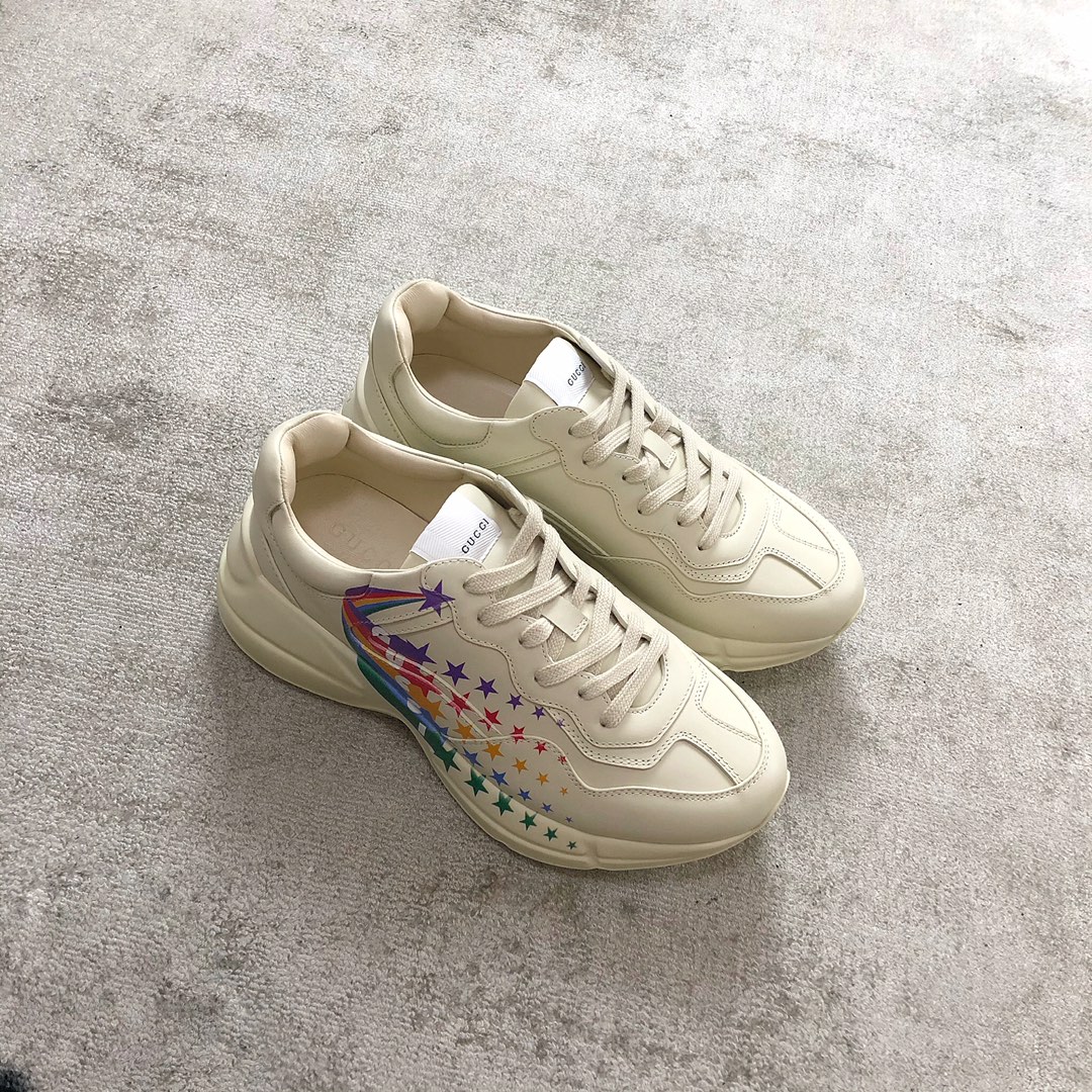 Gucci Pops This collection has a lot of flora and fauna elements Original material