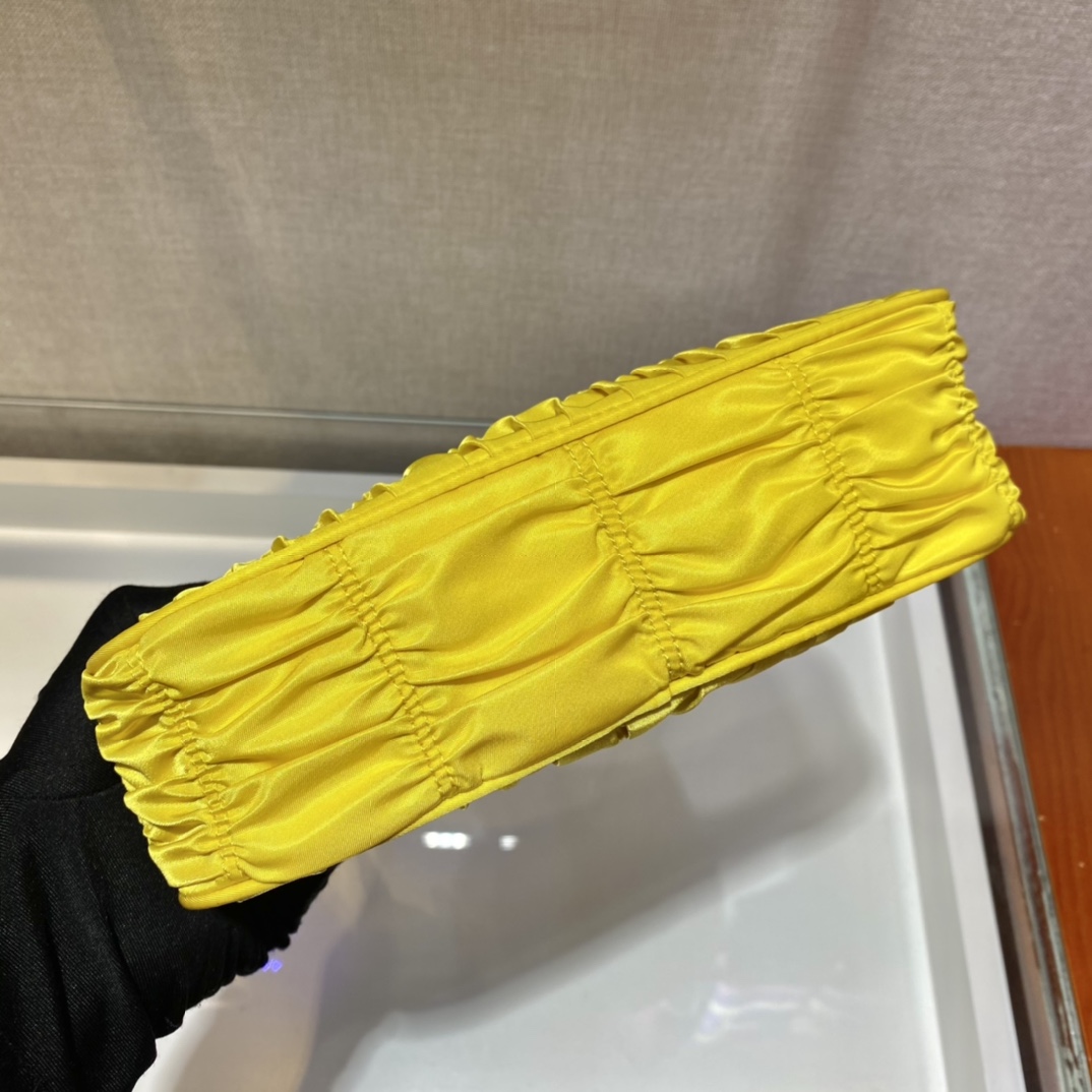 𝐏𝐑𝐀𝐃𝐀 nylon crinkle Hobo underarm bag