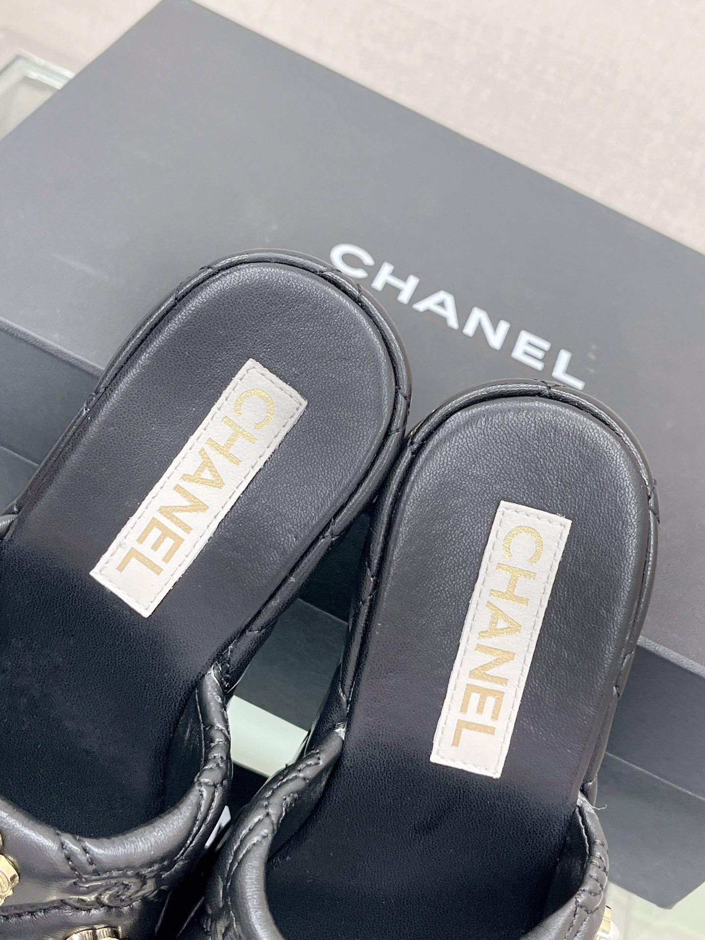 CHANEL water table thick bottom pearl flower slippers original rubber sole
