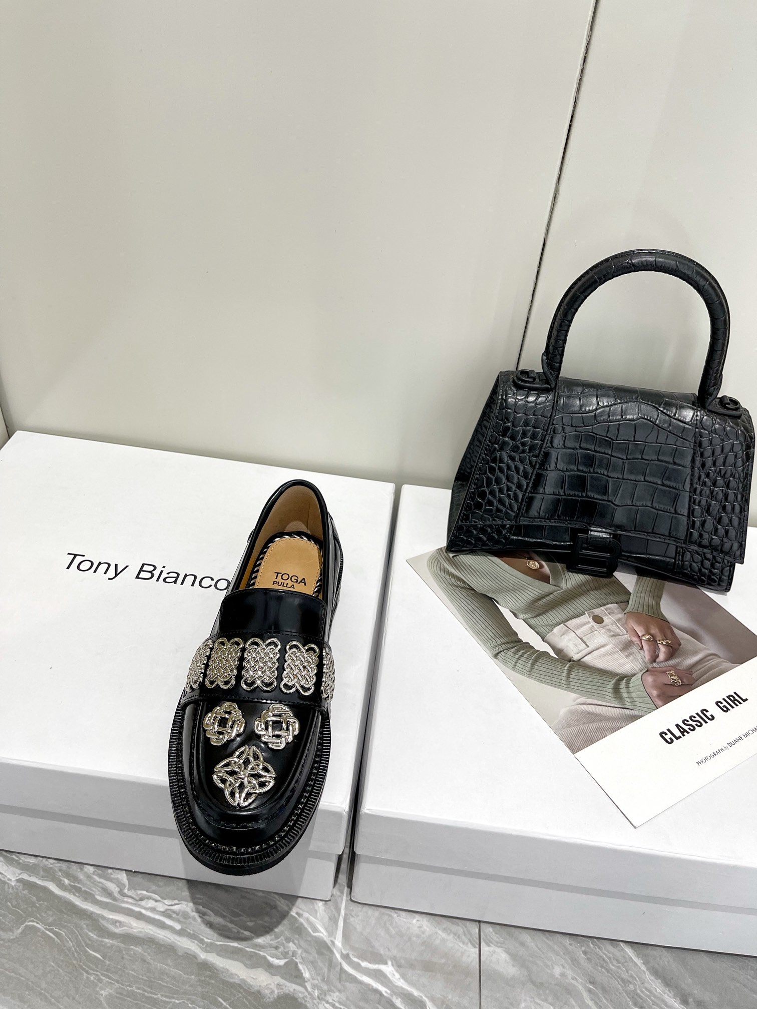 𝐓𝐨𝐠𝐚 𝐏𝐮𝐥𝐥𝐚 ｜𝟐𝟎𝟐𝟐/𝐒𝐒 𝐧𝐞𝐰 Toga Pulla 2022/FW Heavy Crafted Loafers