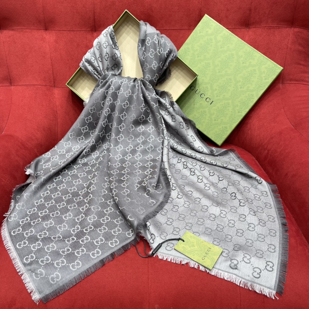 GUCCI Neck Shawl 80% wool ➕ 20% silk