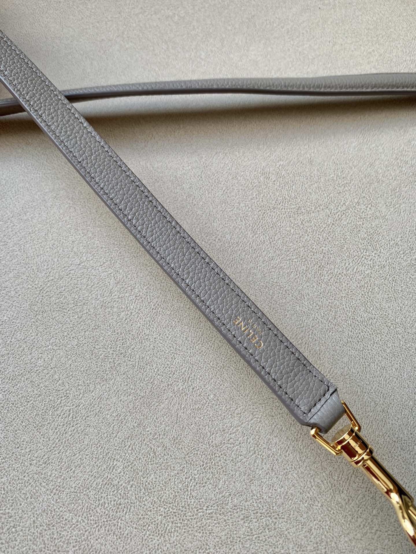 𝐂𝐞𝐥𝐢𝐧𝐞 BUCKET 16 bucket bag in smooth calfskin