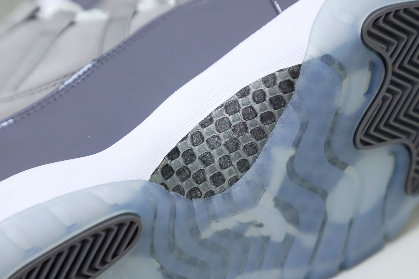 AIR JORDAN 11 RETRO COOL GREY 2021