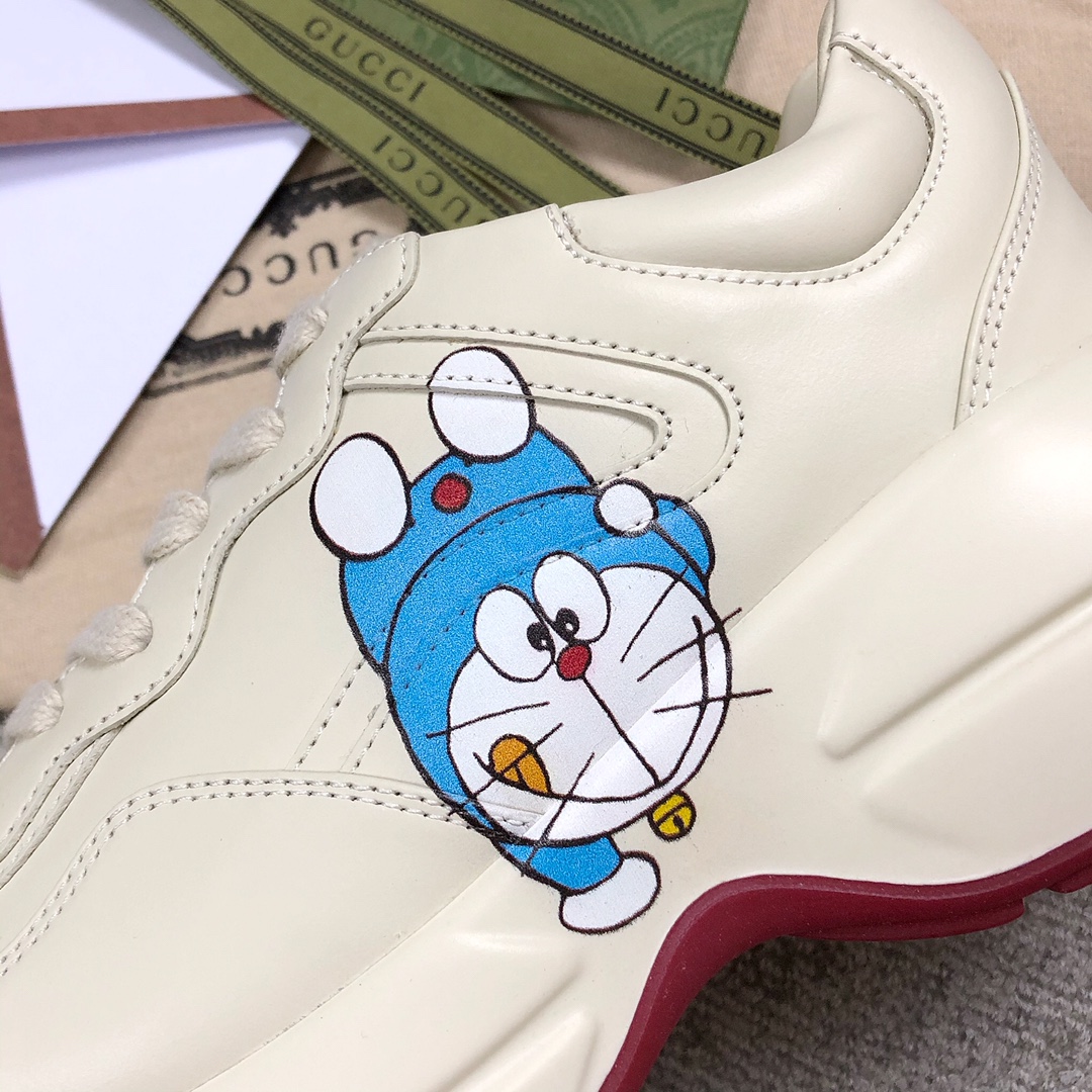 Gucci Pops This collection has a lot of flora and fauna elements Original material