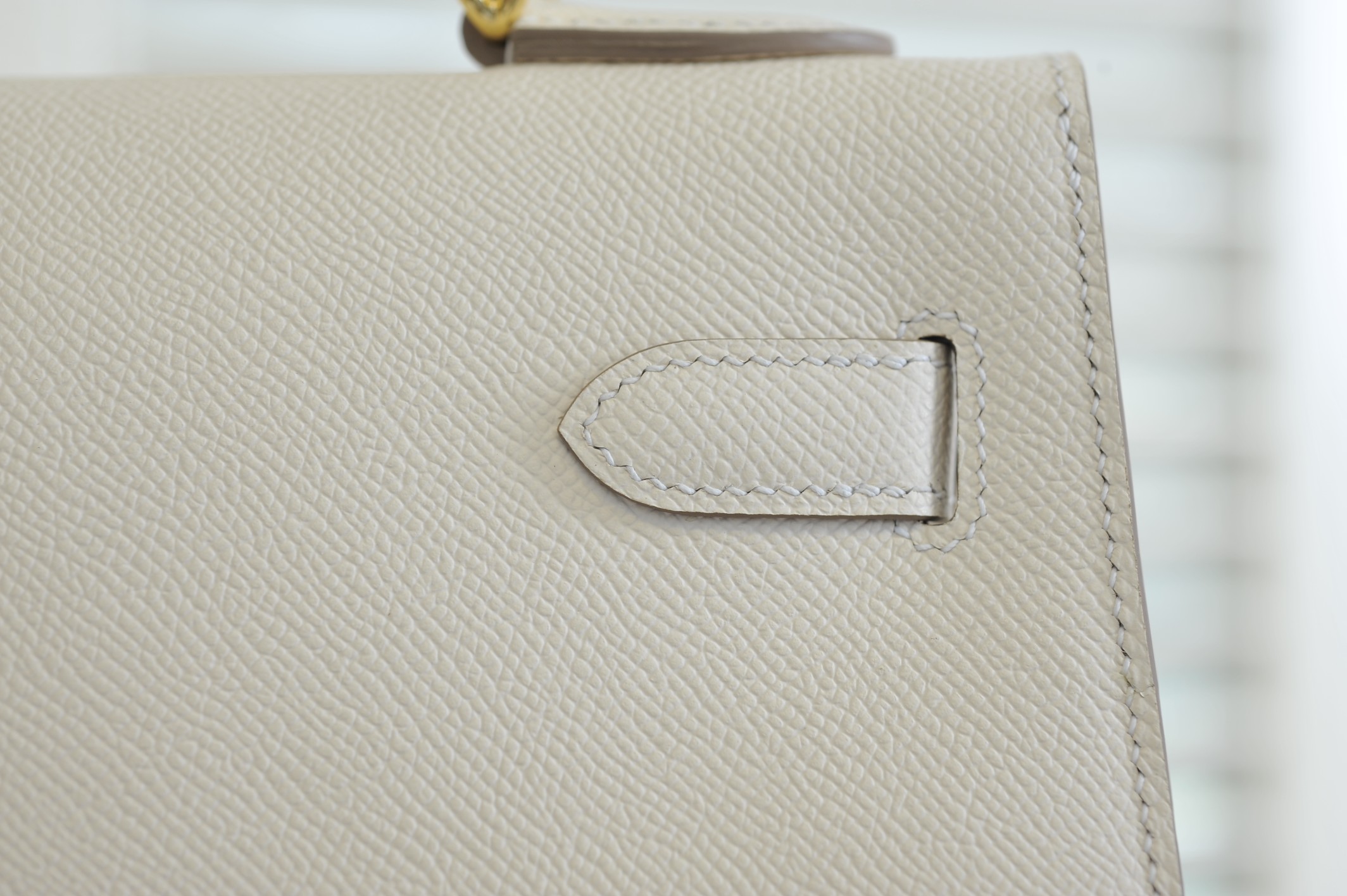 Kelly 25 milkshake white ep leather gold buckle