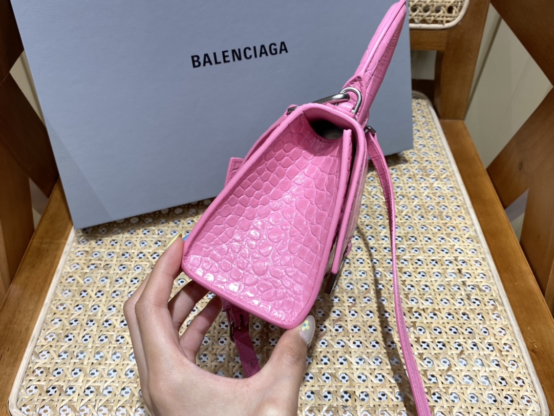 BALENCIAGA 𝐇𝐨𝐮𝐫𝐠𝐥𝐚𝐬𝐬 𝐗𝐒 crocodile-textured cowhide