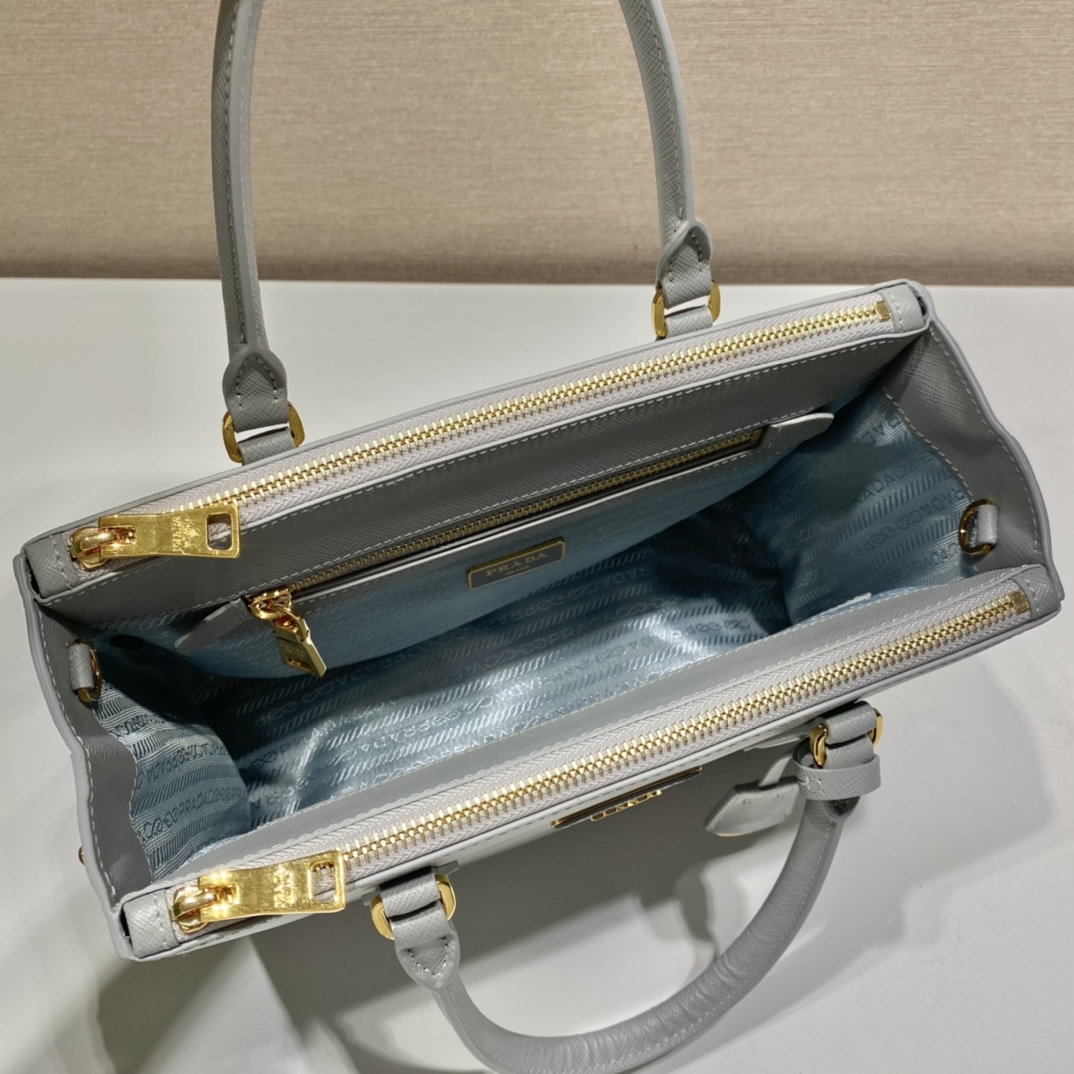 𝐏𝐑𝐀𝐃𝐀 Classic favourites 1BA863