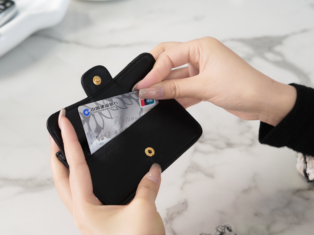 𝗖𝗛𝗔𝗘𝗡𝗟✦In exclusive channel special lambskin 🐑Classic zippered coin card case Black 🖤