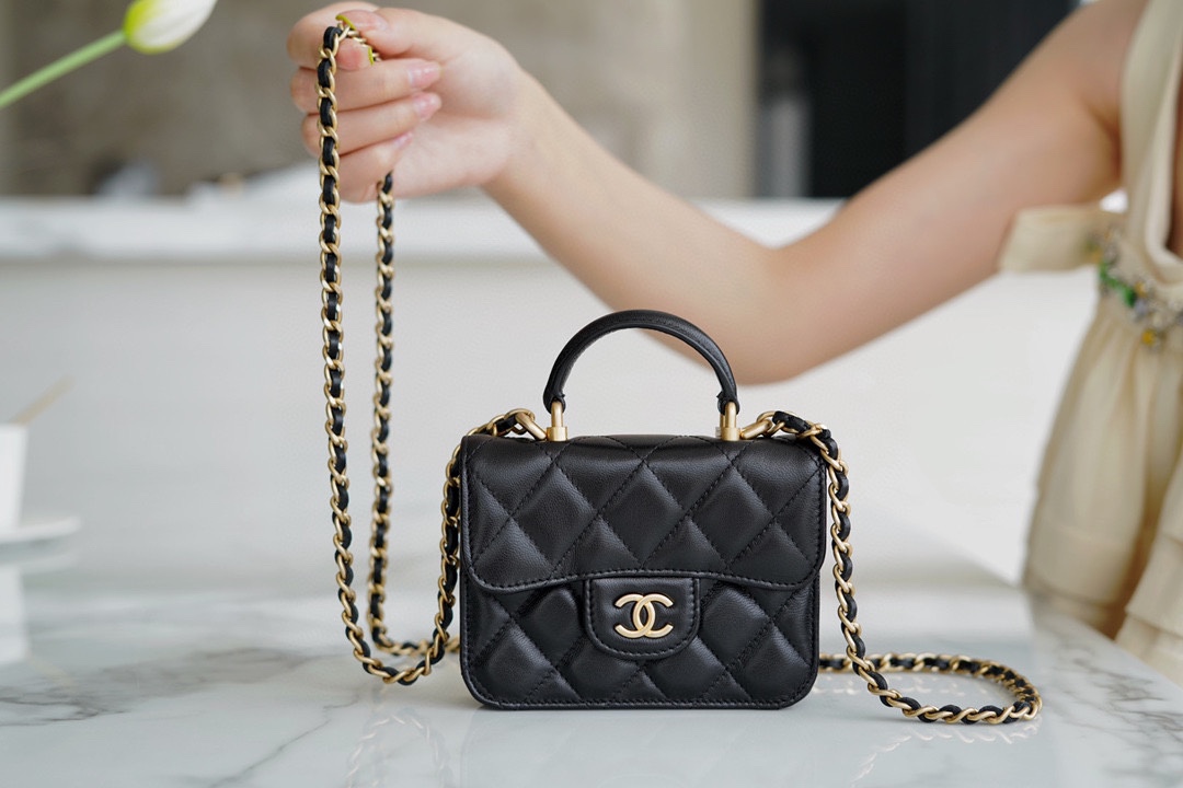 𝐂𝐇𝐀𝐍𝐄𝐋 ❥𝟚𝟘𝟚𝟚1 Premium Handmade Workshop Handle Coin Purse ❥ Black