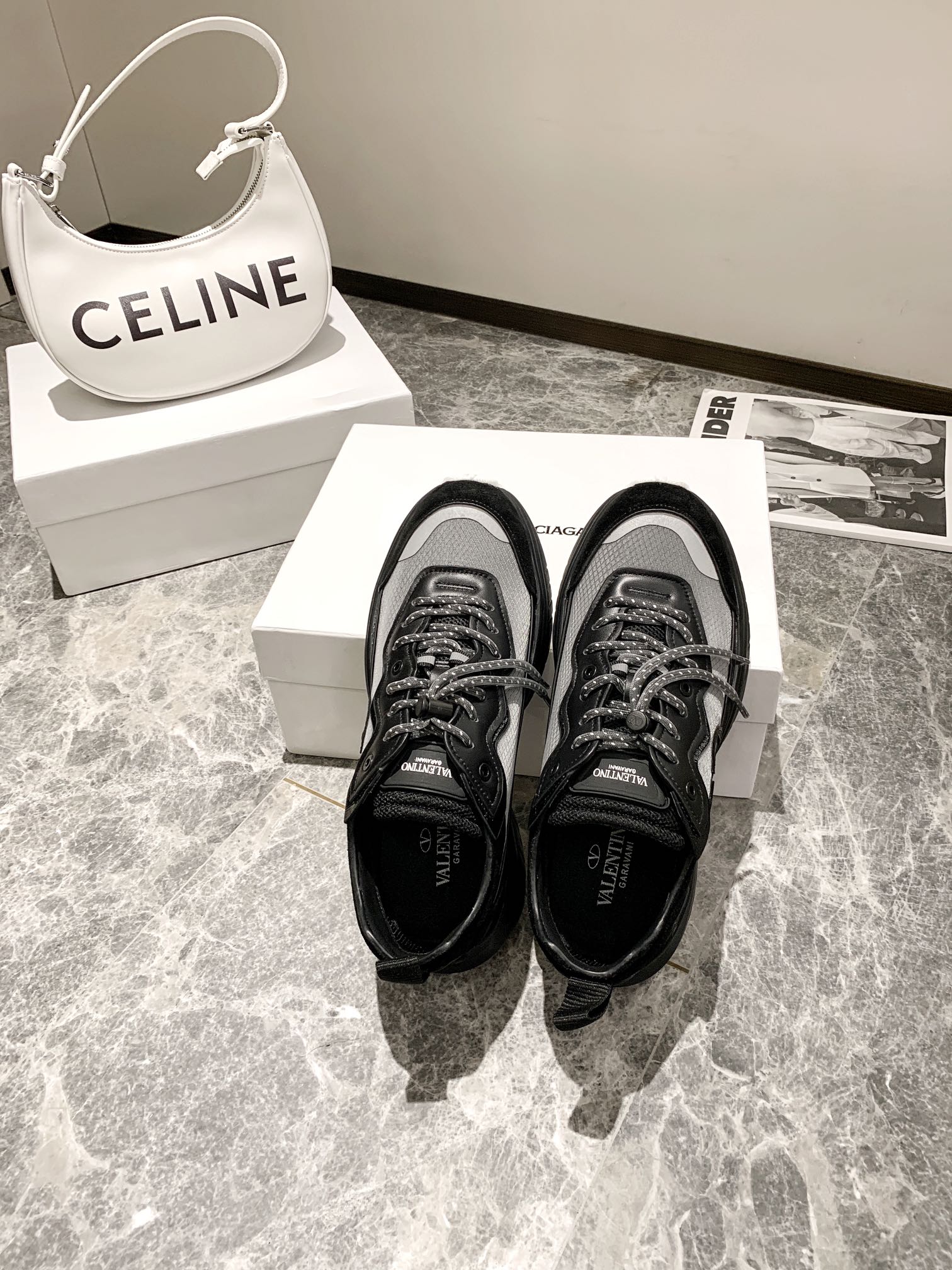 【Valentino】𝟐𝟎𝟐𝟏/𝐒𝐒 𝐧𝐞𝐰 Valentino 2022 ss spring-summer collection of new old man shoes