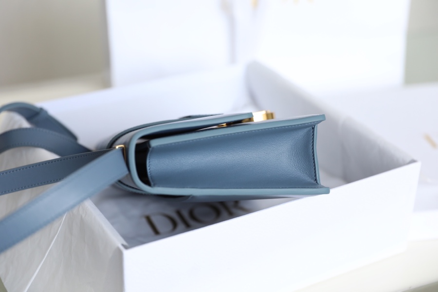 Montaigne enamel glossy cowhide blue sky