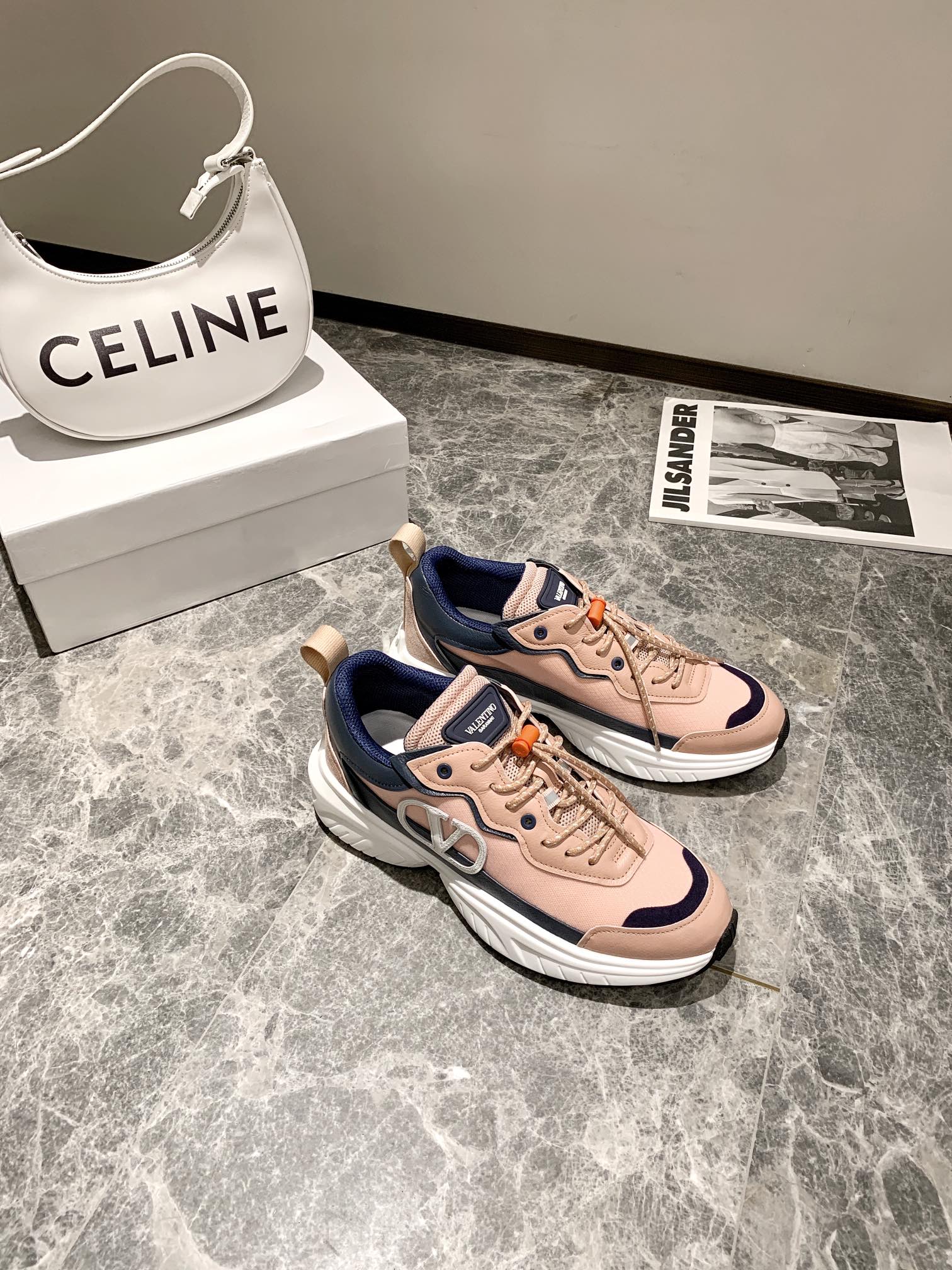 【Valentino】𝟐𝟎𝟐𝟏/𝐒𝐒 𝐧𝐞𝐰 Valentino 2022 ss spring-summer collection of new old man shoes