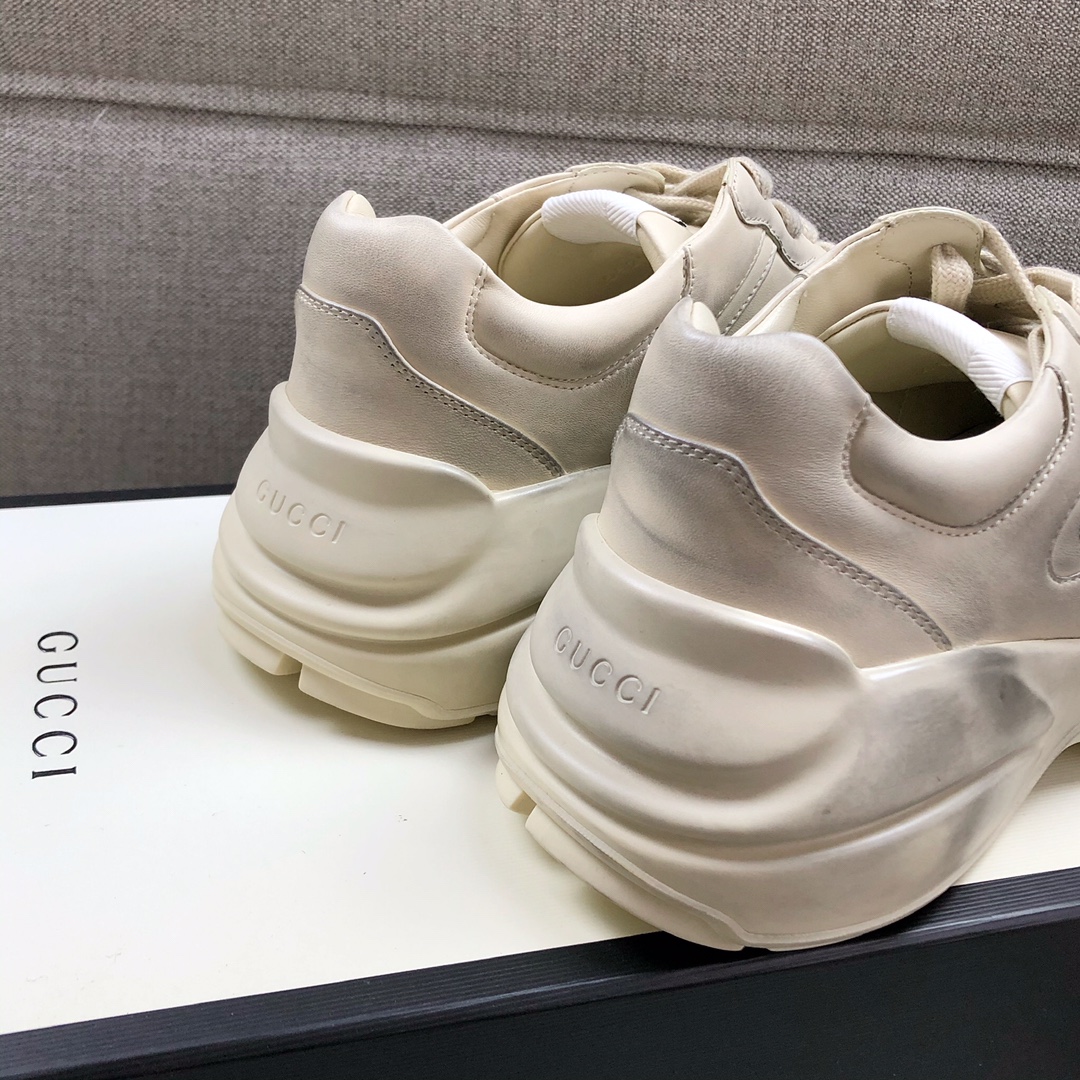 Gucci Pops This collection has a lot of flora and fauna elements Original material