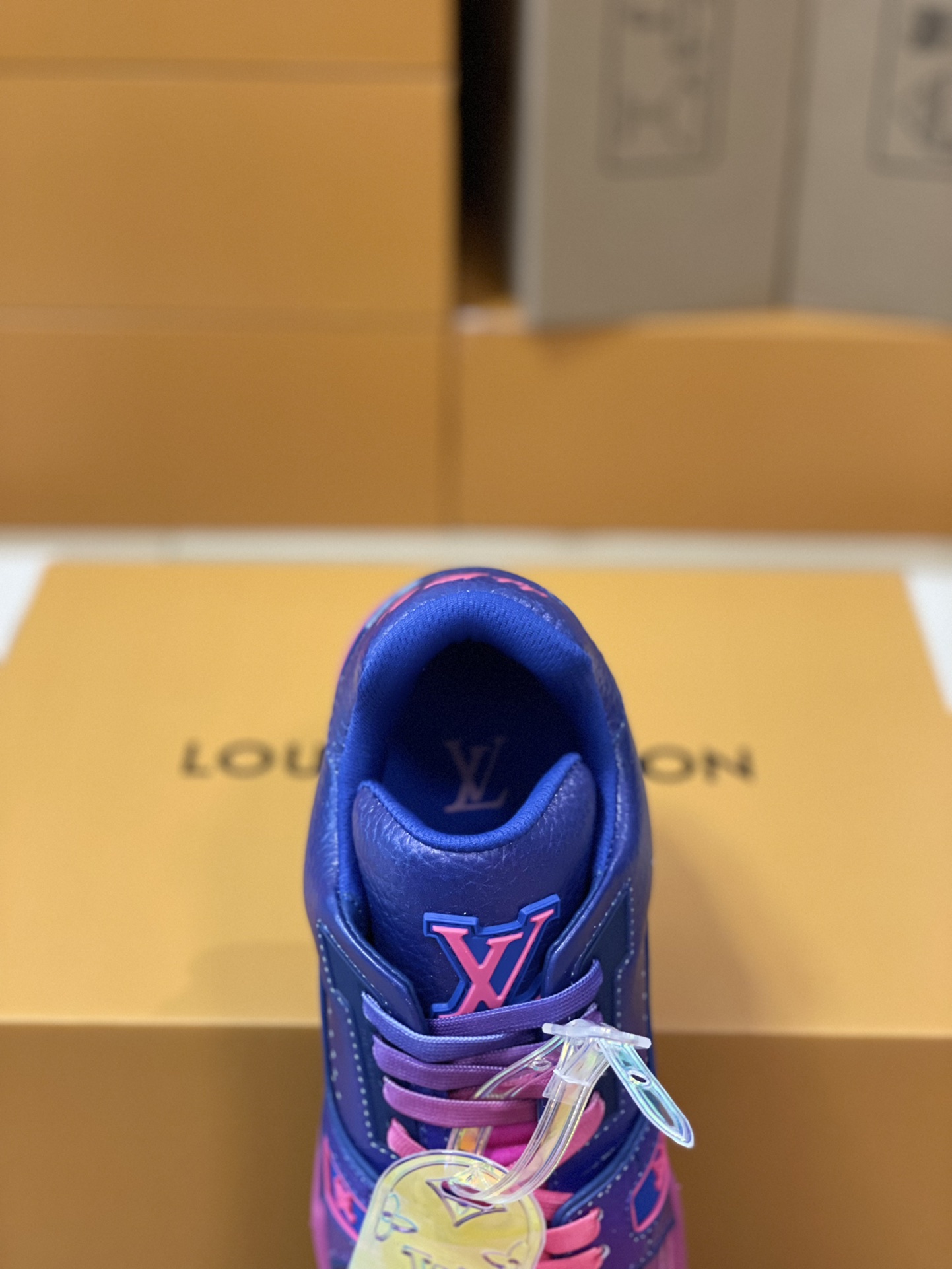 Louis Vuitton couple models LVTRAINER sneakers model number MS0119