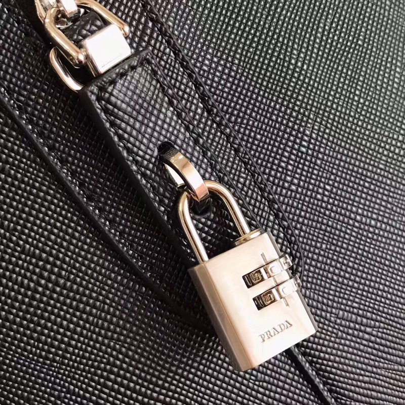 𝐏𝐑𝐀𝐃𝐀 New travel bag