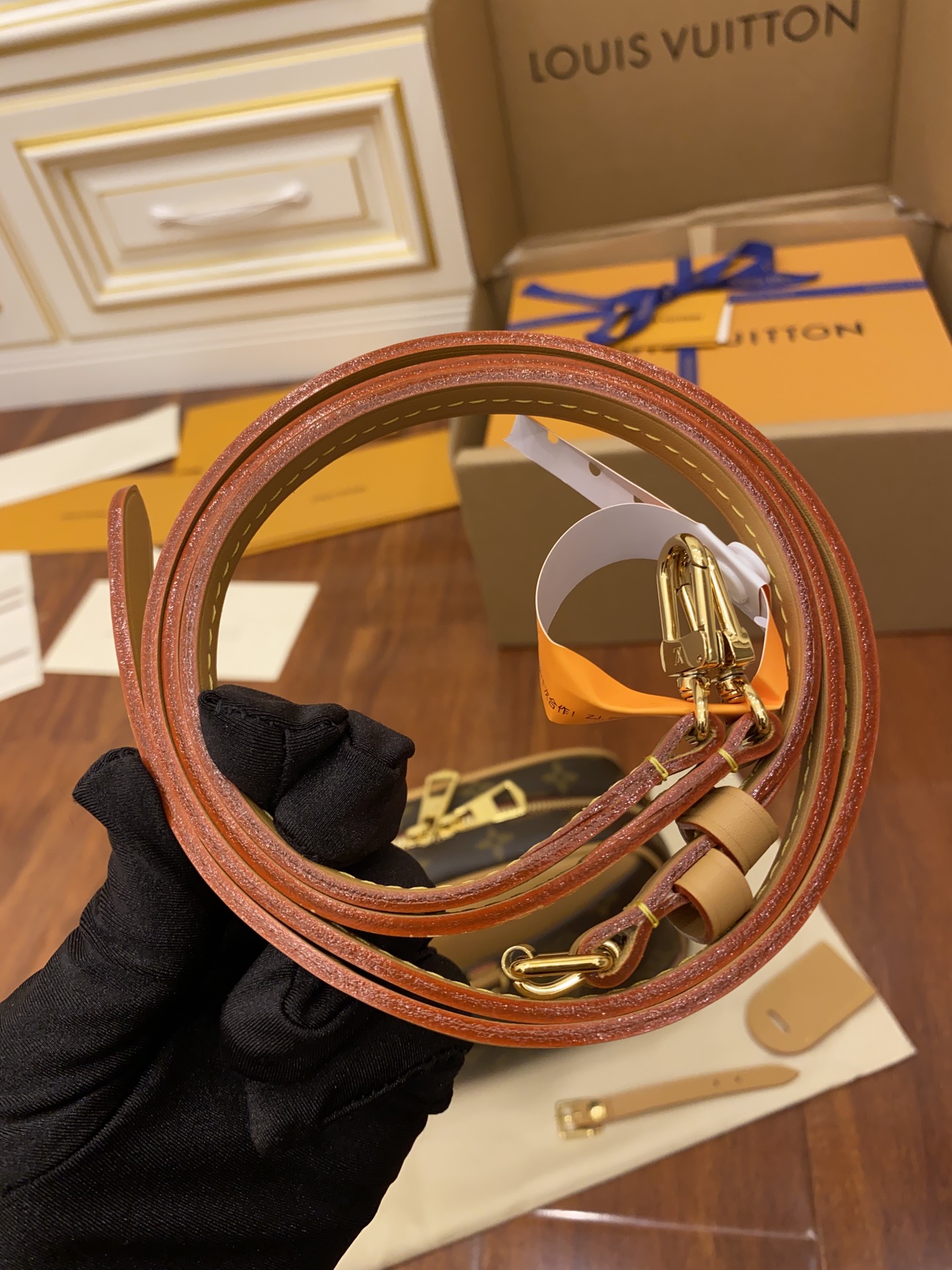 Louis Vuitton M45528