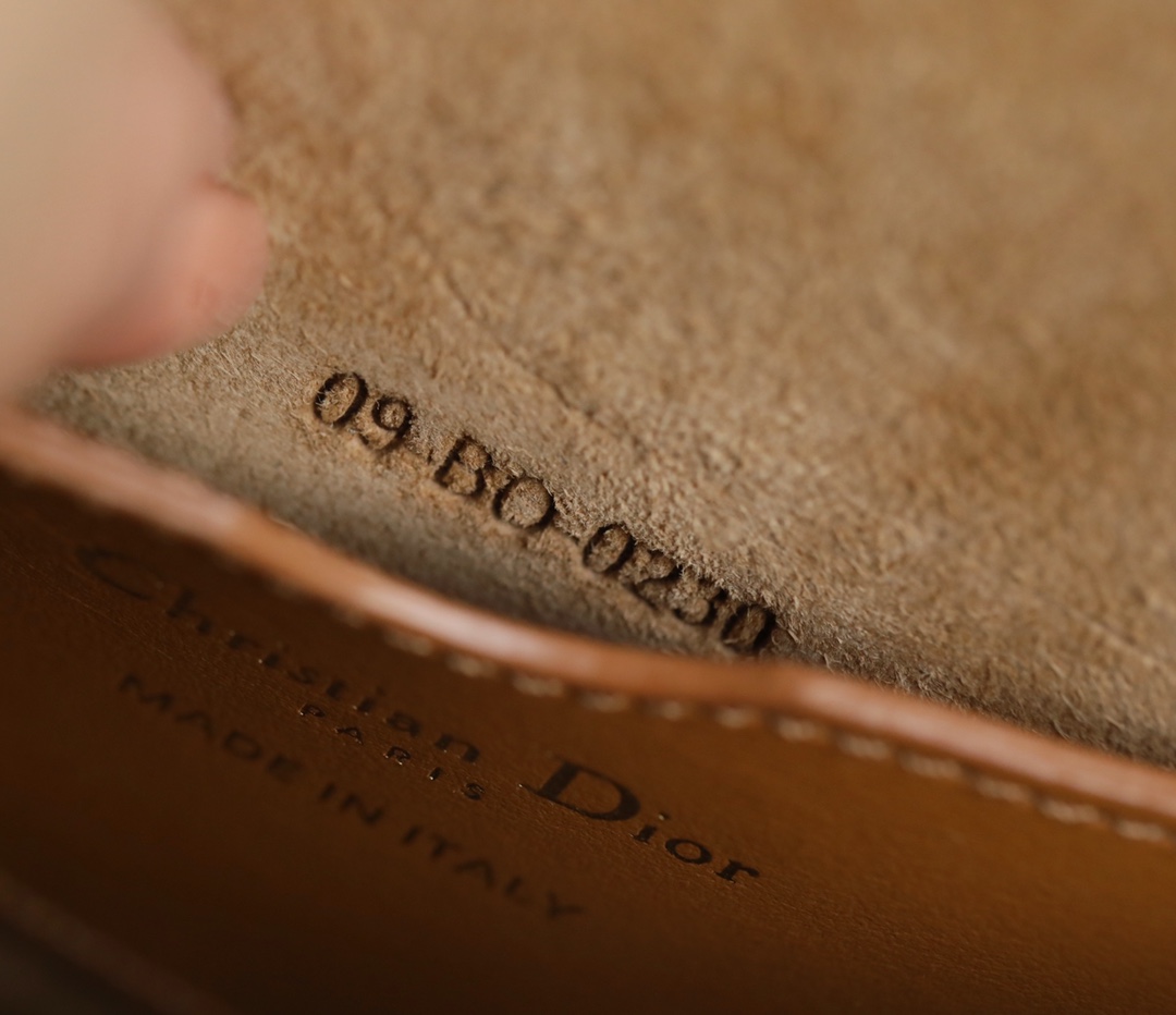 In stock ❖ Caramel Medium 𝘾-𝟎𝟗𝟏 𝙙𝙞𝙤𝙧 𝙗𝙤𝙗𝙗𝙗𝙮