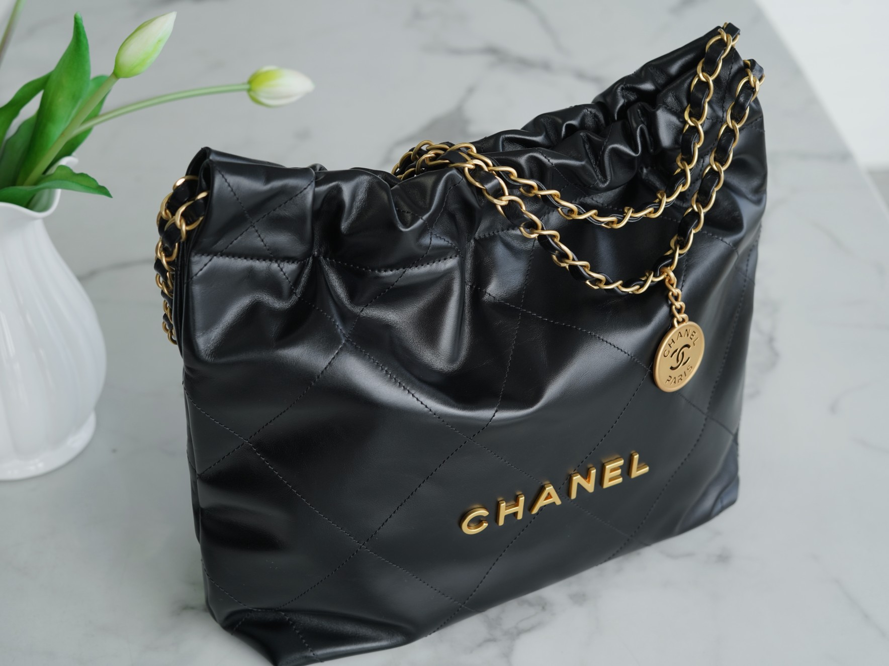 𝗖𝗛𝗔𝗘𝗡𝗟 ✦𝟐𝟐𝗣 spring and summer new 𝟐𝟐 handbag authentic tail leather black gold