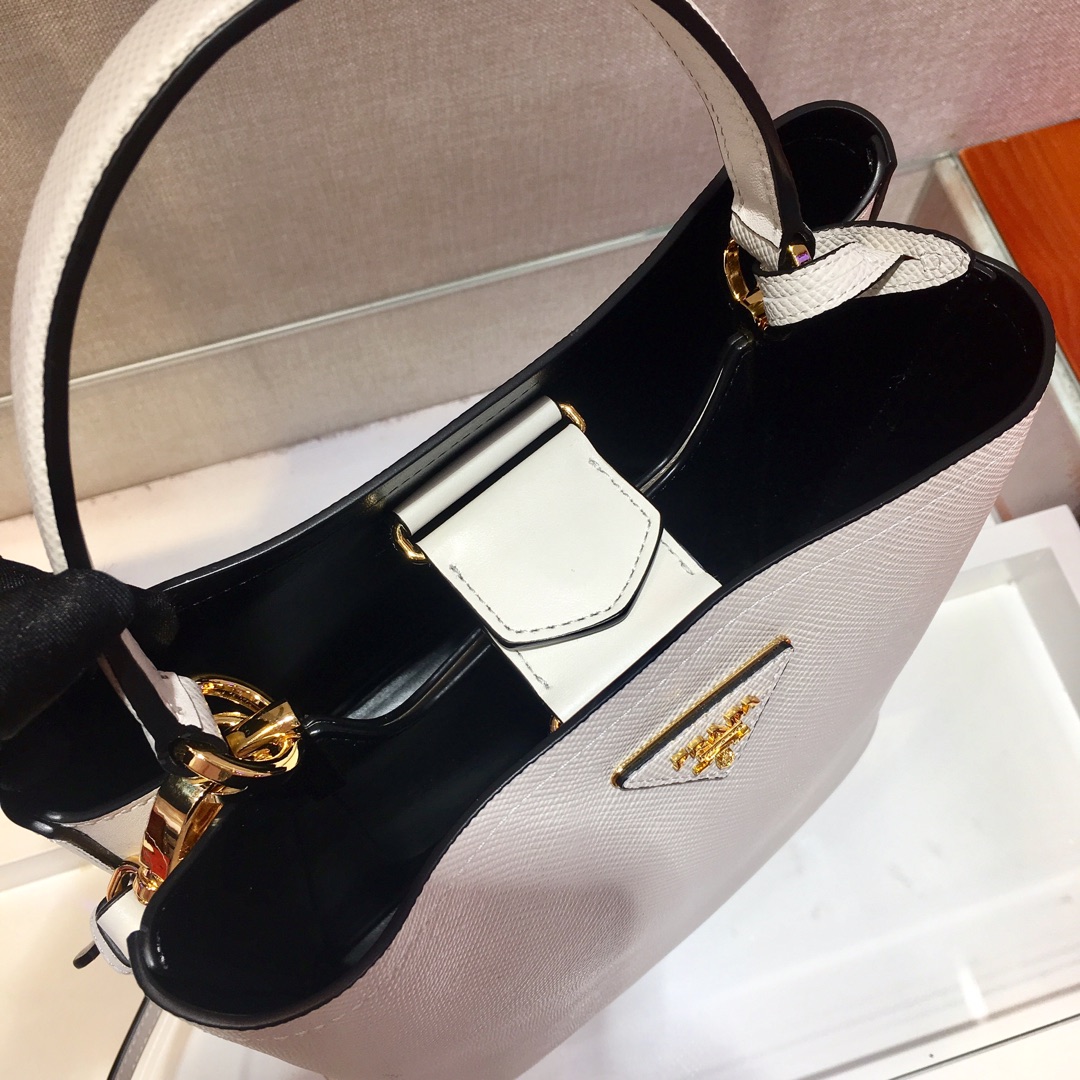 𝐏𝐑𝐀𝐃𝐀 Double handbag 1BA212
