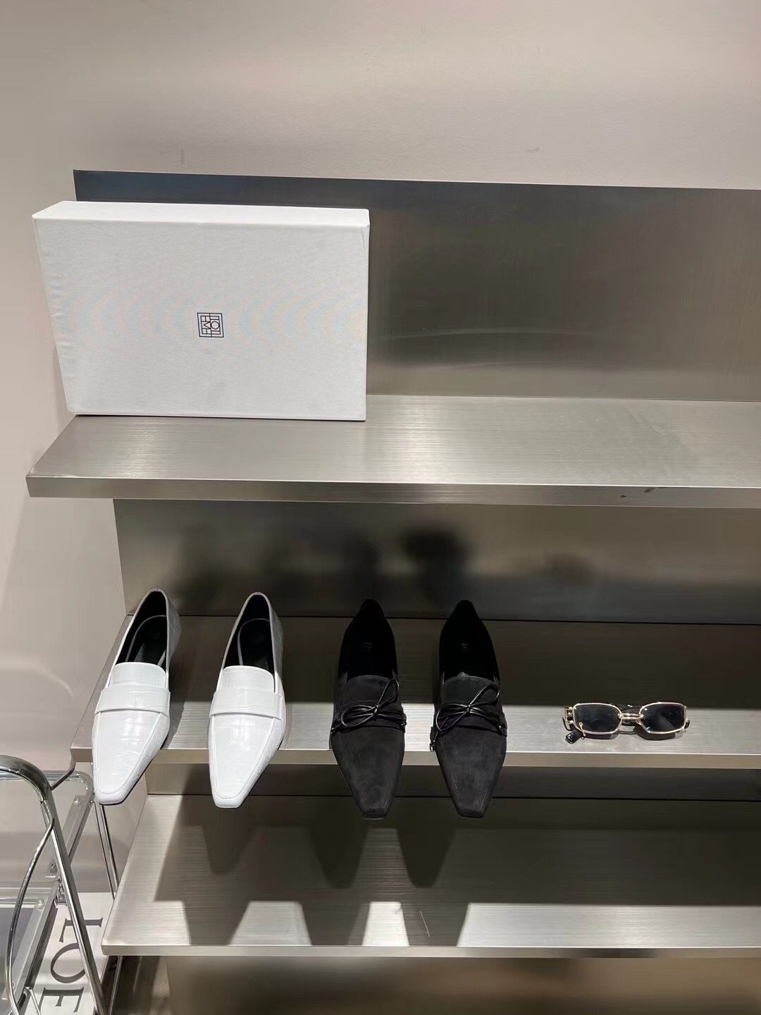 Toteme | 𝟐𝟎𝟐𝟏/𝐒𝐒 𝐧𝐞𝐰    Minimalist style toteme 2022/aw Muller flat single shoes