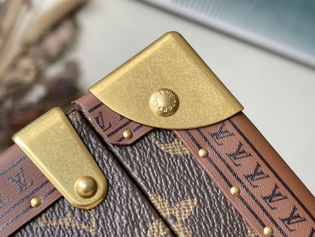 𝐋𝐎𝐔𝐈𝐒 𝐕𝐔𝐈𝐓𝐓𝐎𝐍 M20037 Apricot This jewelry box is decorated with a simple and elegant Monogram canvas bag