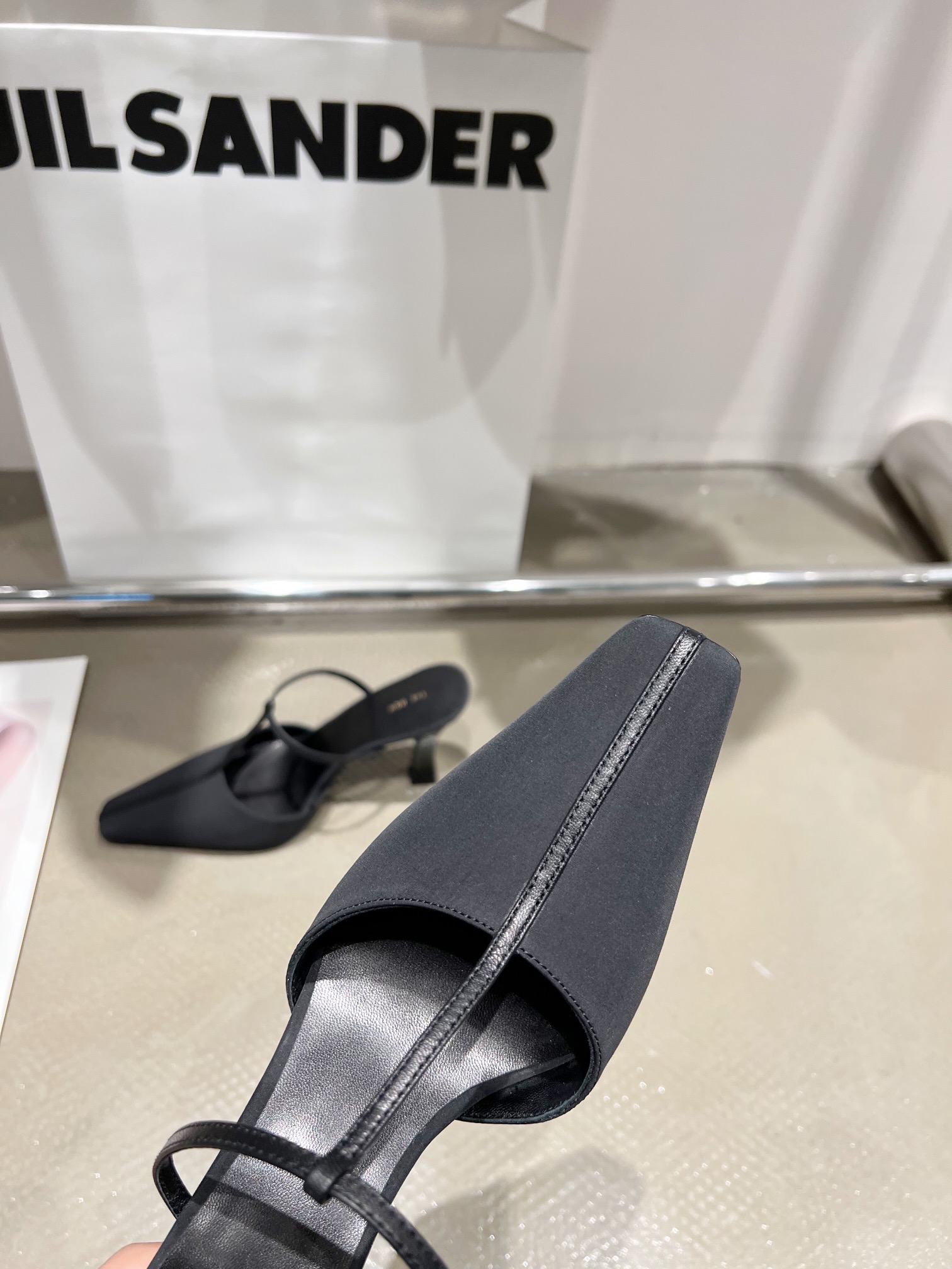 𝐓𝐡𝐞 𝐫𝐨𝐰 ｜𝟐𝟎𝟐𝟐/𝐒𝐒 𝐧𝐞𝐰 Retro minimalist wrap-around heels Custom leather Original outsole