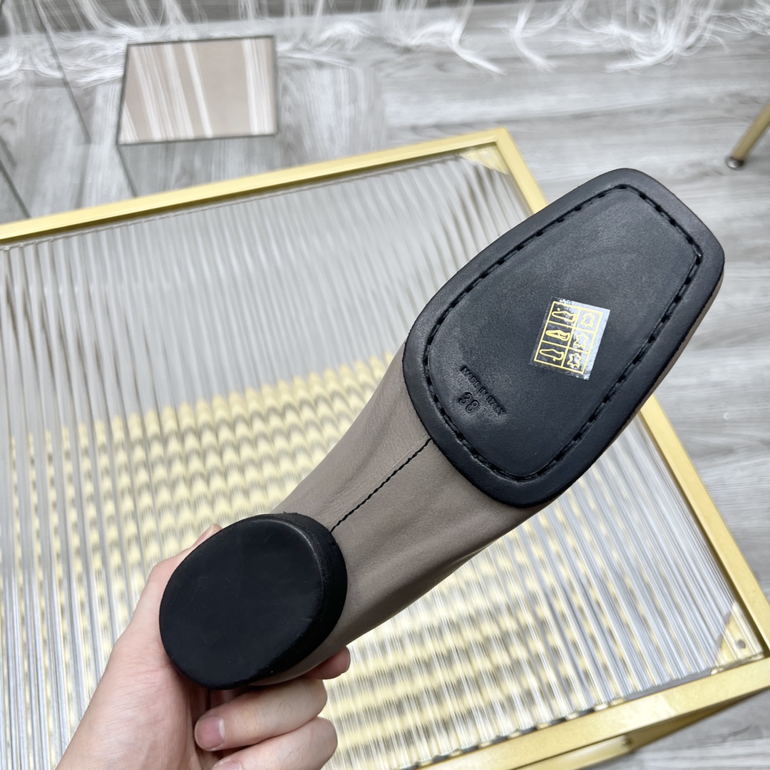 𝐔𝐌𝐀 𝐖𝐀𝐍𝐆｜𝟐𝟎𝟐𝟑/𝐒𝐒 𝐧𝐞𝐰  UMA WANG classic models retro do old ballet shoes