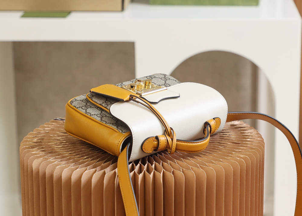 GUCCI 𝐩𝐚𝐝𝐥𝐨𝐜𝐤 small lock postman bag #658487
