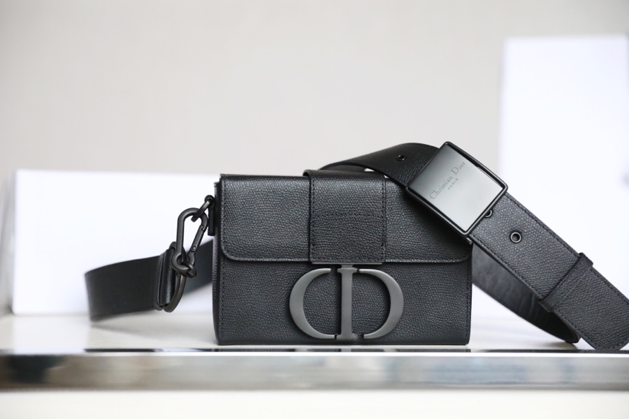 Montaigne matte black π’ππ£π box bag