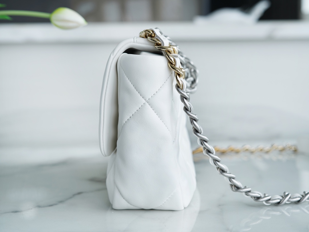 𝗖𝗛𝗔𝗡𝗘𝗟 ❶❾ 𝗕𝗔𝗚 Original Lambskin Series ❥ Genuine Leather ❥ Small ❥ Fairy White Silver Buckle 💭