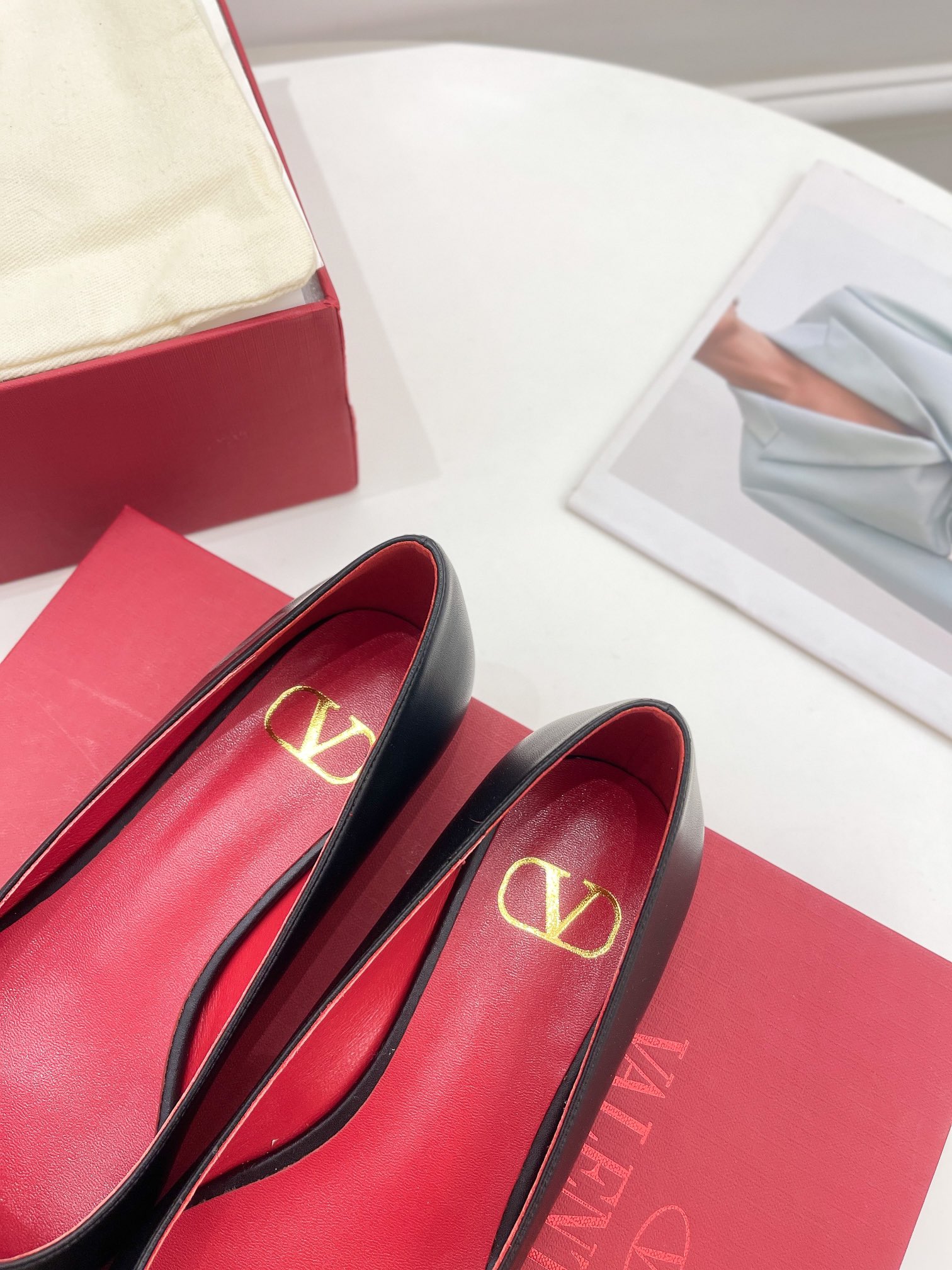 【Valentino】𝟐𝟎𝟐𝟏/𝐒𝐒 𝐧𝐞𝐰 Valentino 2022 spring and summer new large V diamond buckle high heels on the new