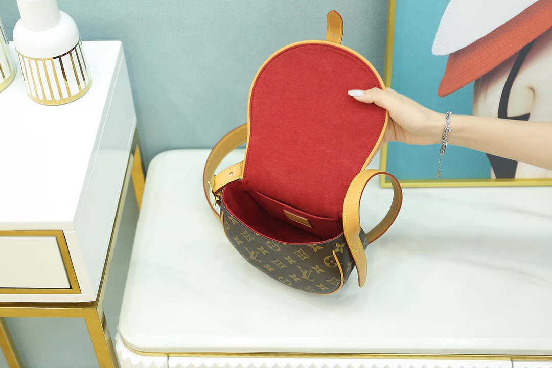 Louis Vuitton 𝐓𝐀𝐌𝐁𝐎𝐔𝐑𝐈𝐍French 🇫🇷 raw materials/original pure steel hardware M44860