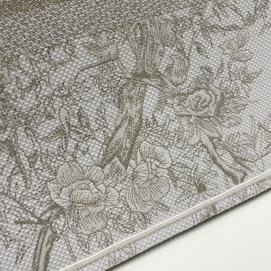 DIOR TOTE Christmas Limited Edition Collection