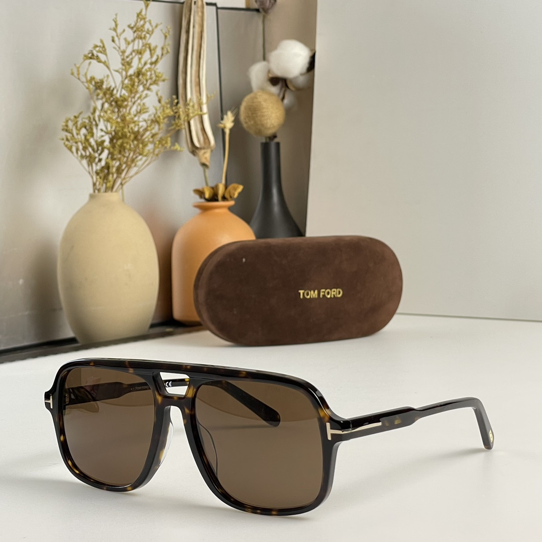 TOM FORD MODEL:FT884