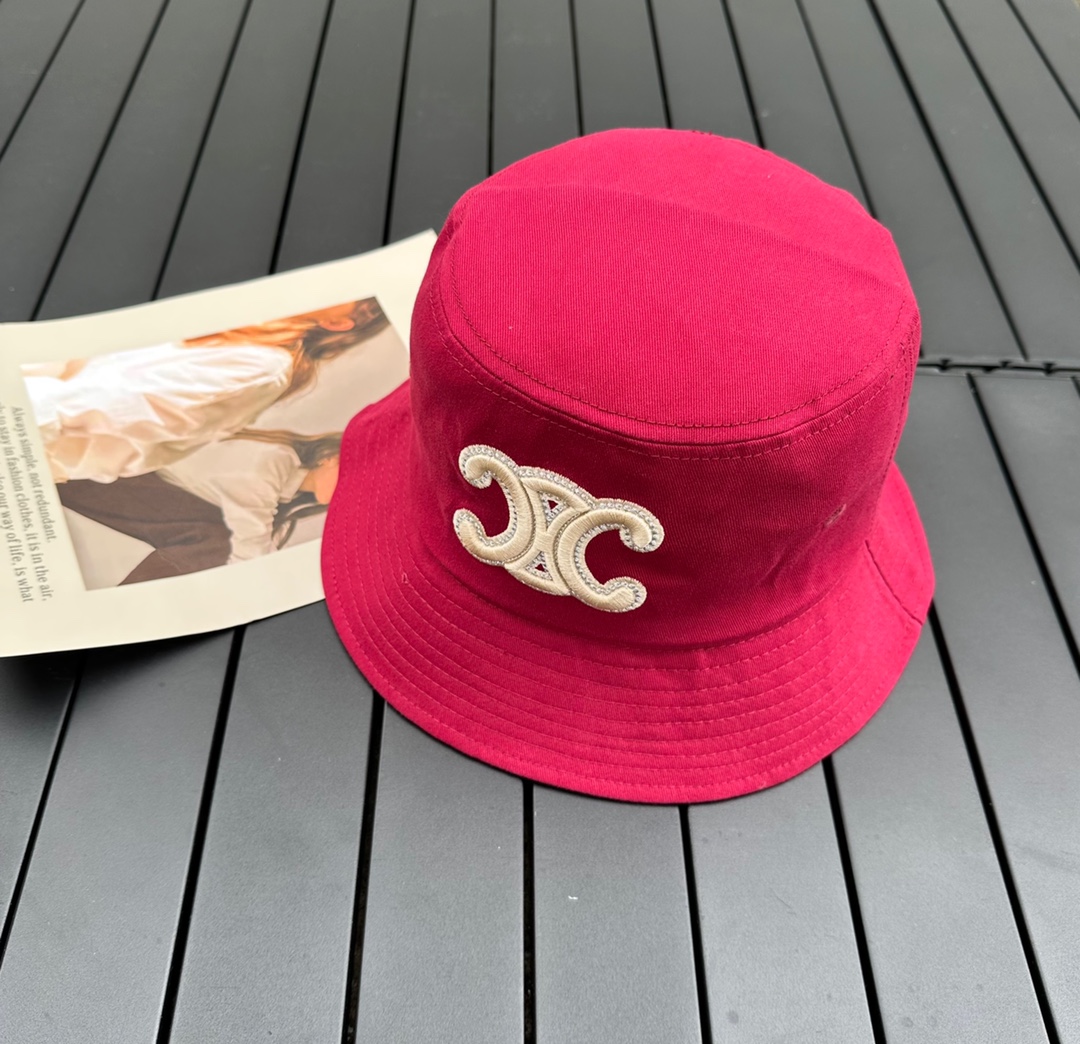 Celine's original single fisherman hat, his sun hat with a large brim